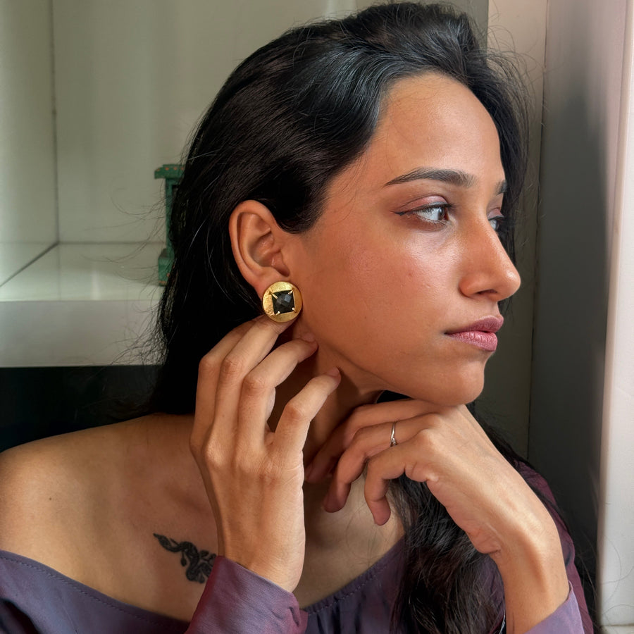Mono studs