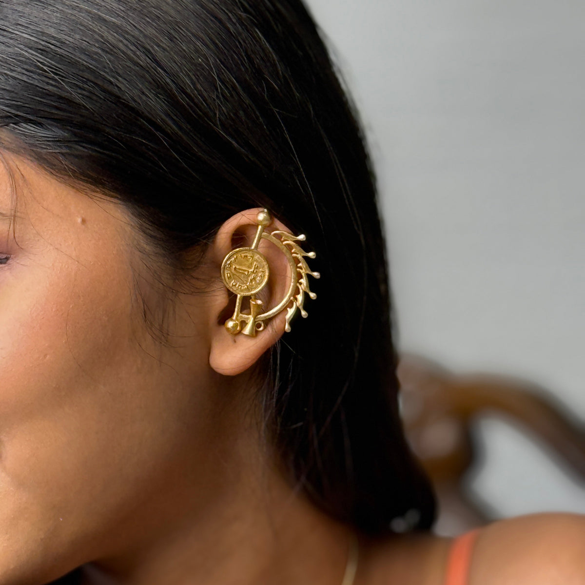 Mudra earcuff