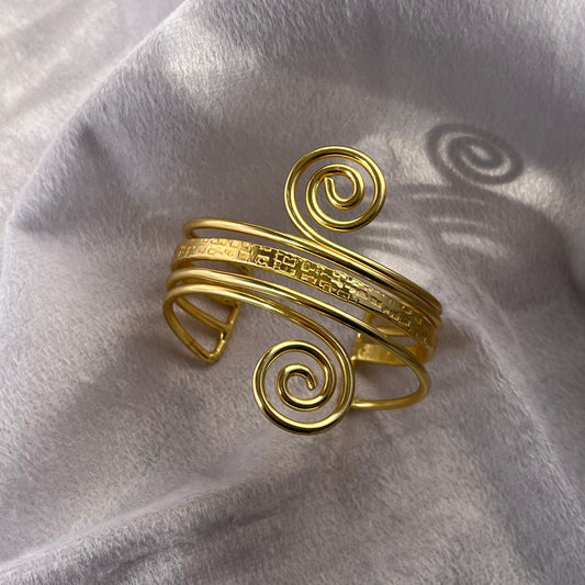 Nubira bracelet cuff