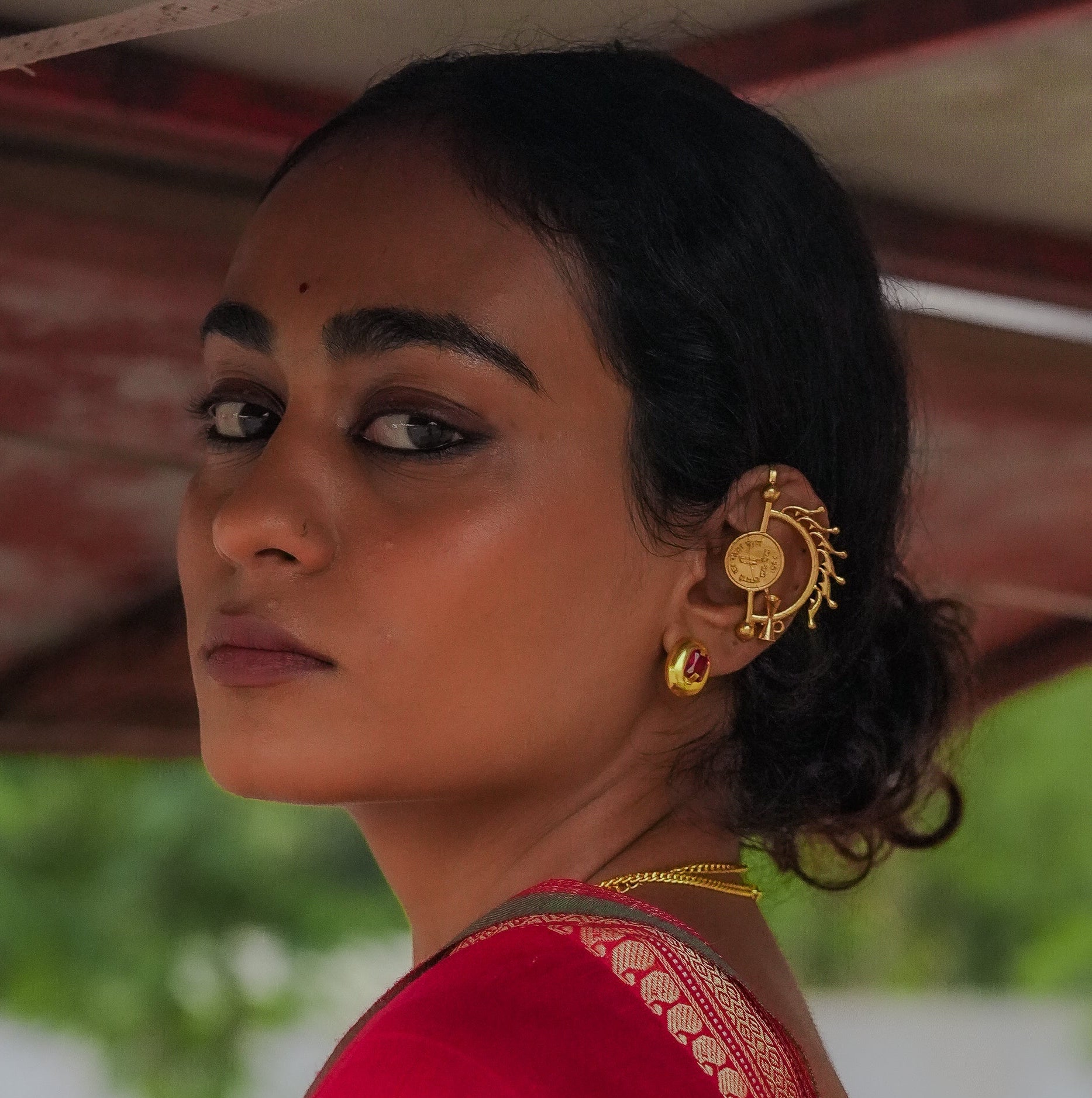Mudra earcuff