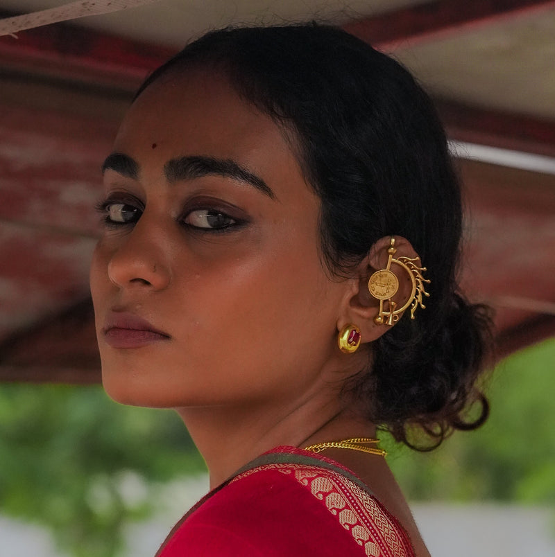 Mudra earcuff