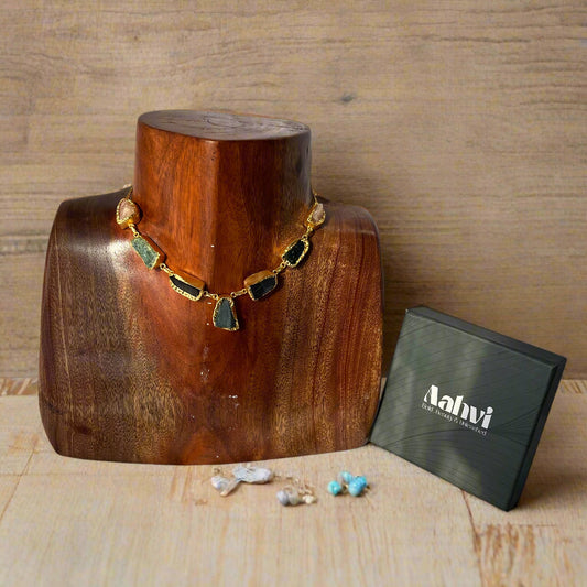 Uncut Stone necklace set.