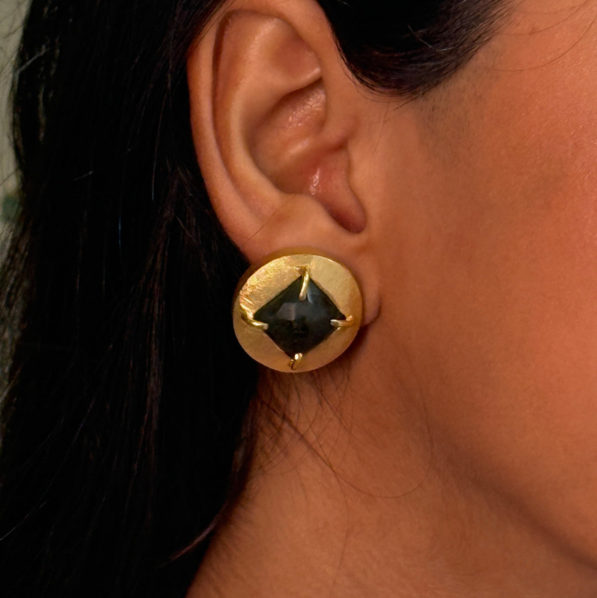Mono studs