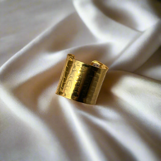 Nirja cuffs