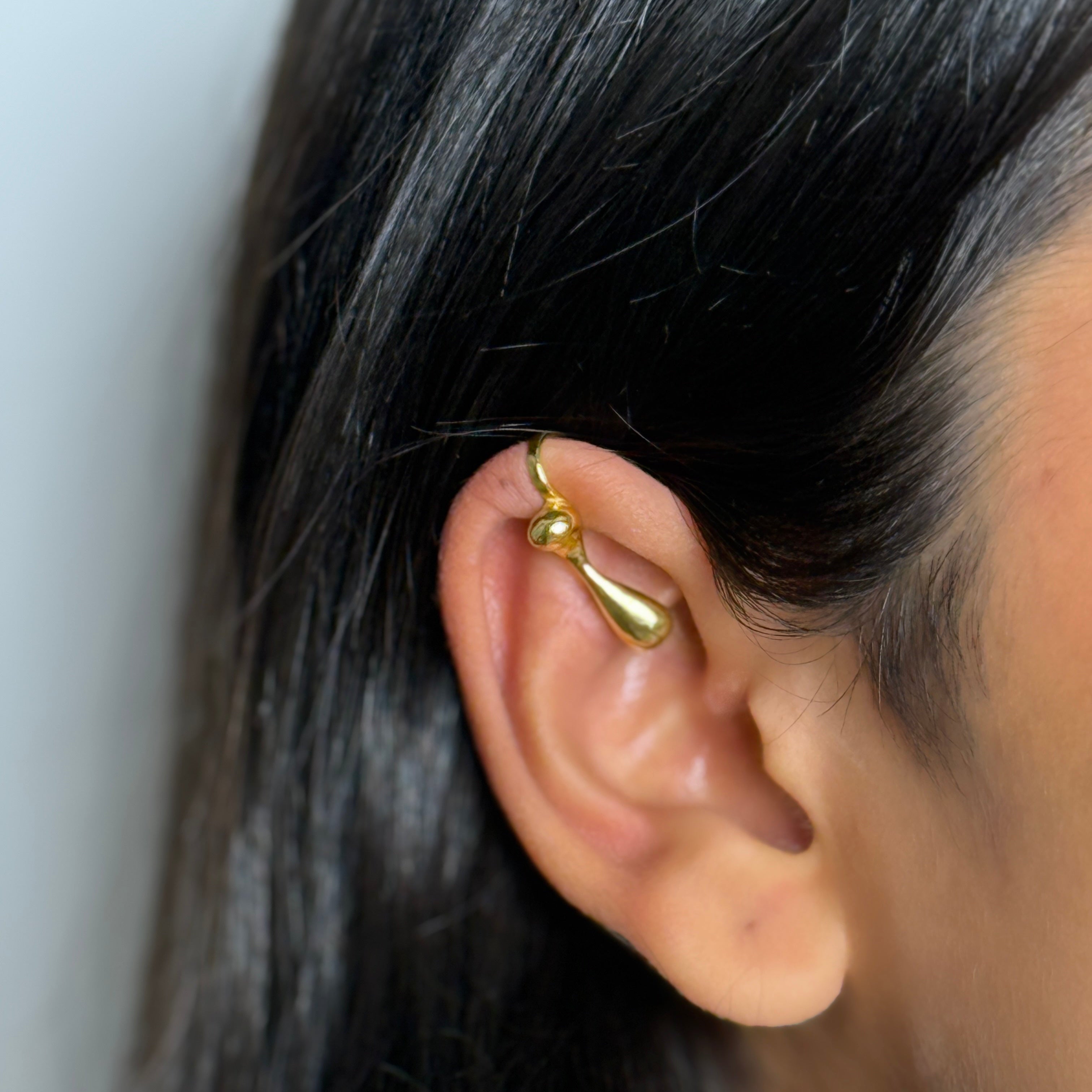Comma earcuffs