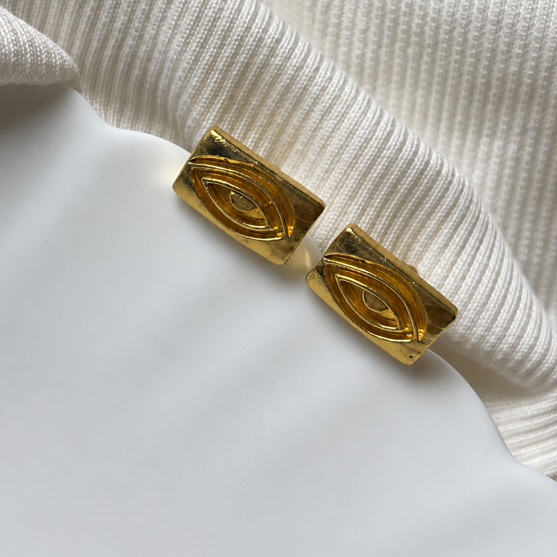 Cleopatra studs